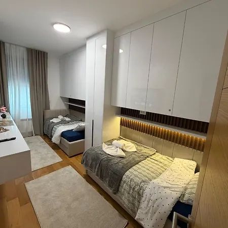 Skylux Balkan Square 아파트 *